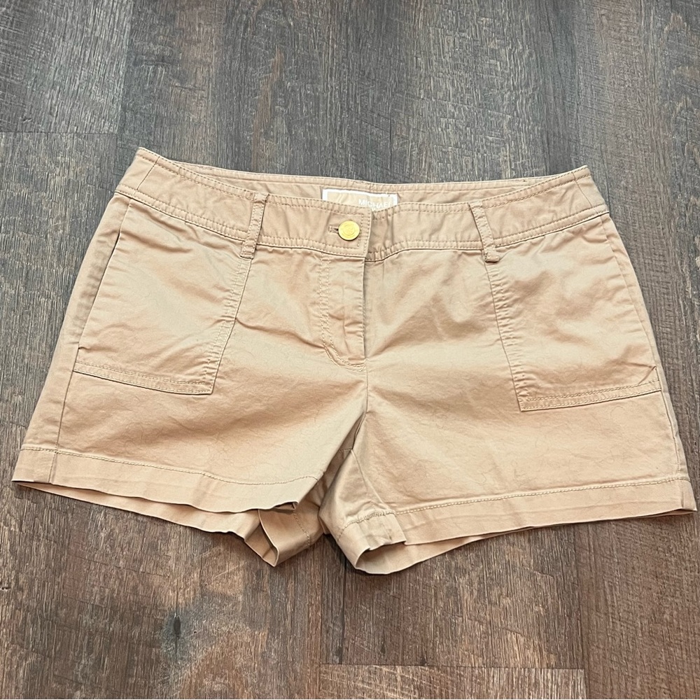 Michael Kors cotton khaki flat front shorts pristine condition 3” inseam